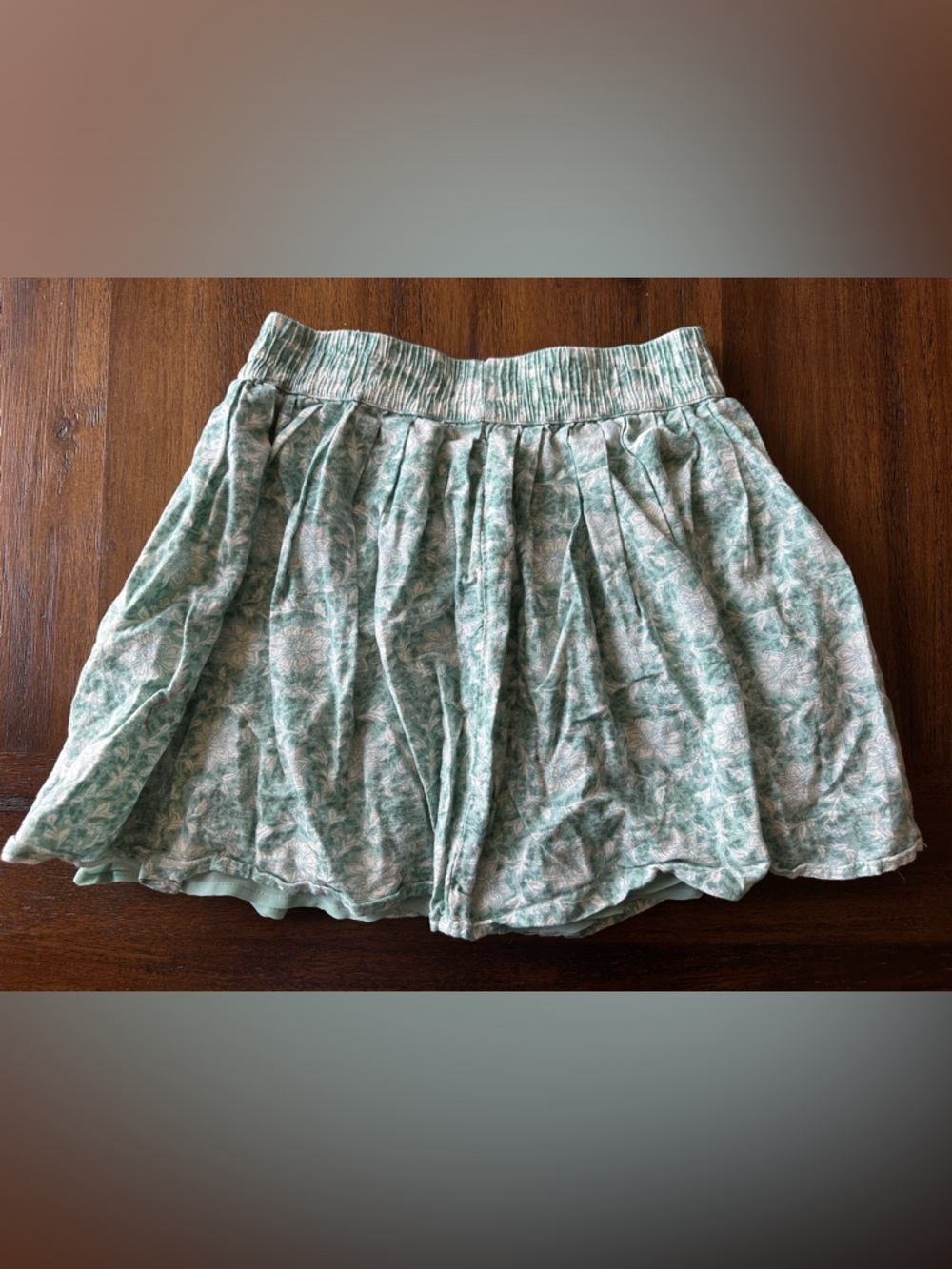 American Eagle Women’s Light Jade Green Floral Pleated Mini Skirt- size Small